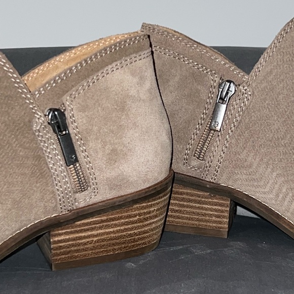🧨SALE LUCKY BRAND SUEDE DOUBLE ZIP BLOCK HEEL BOOTIES - Picture 2 of 8